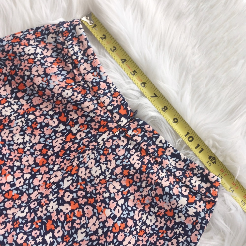 NWOT BCBGeneration Floral Pleated Front Shorts 4 S - Picture 5 of 8